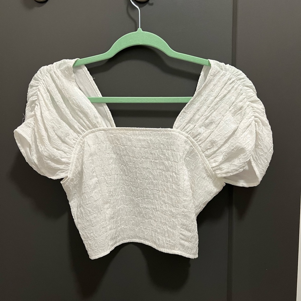 Vestique white top